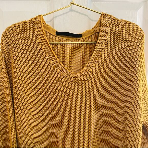 Jenni Kayne Mustard V-Neck Sweater NWOT - Picture 3 of 6